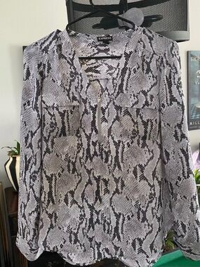 Express Snake-Print Long Sleeve Zip Blouse - Gray/Black Sz small